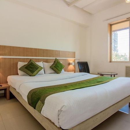 Treebo Trend Golden Nest Hotel Thane Eksteriør billede