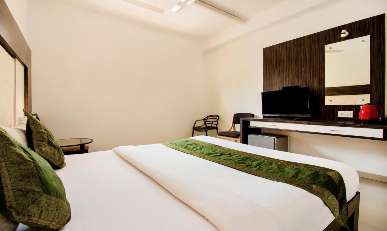 Treebo Trend Golden Nest Hotel Thane Eksteriør billede